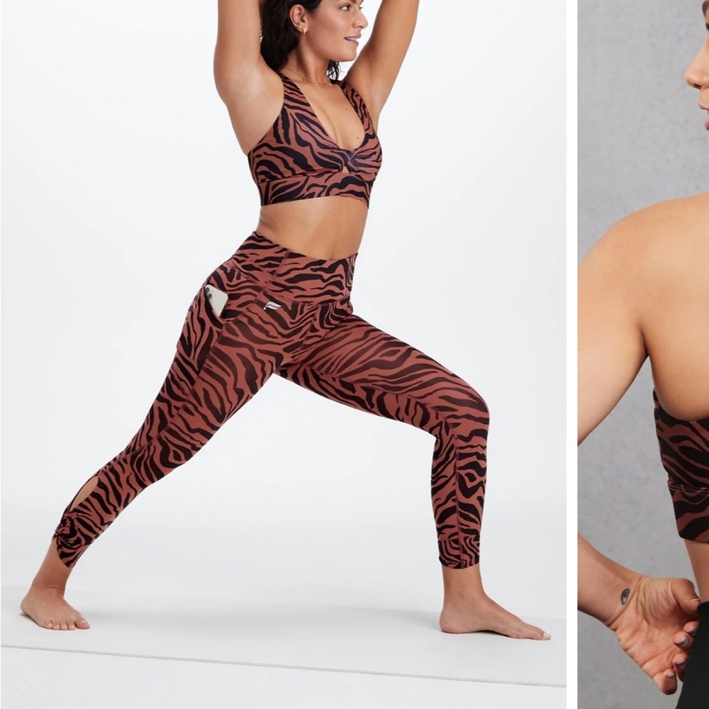 Fabletics Oasis Twist Medium Impact Sports Bra Pink and Black Zebra Size M - Picture 15 of 15